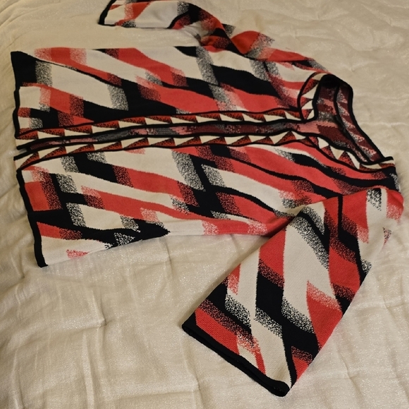 Ming Wang Pink and Black Geometric Cardigan Sweater And Top - Picture 14 of 14